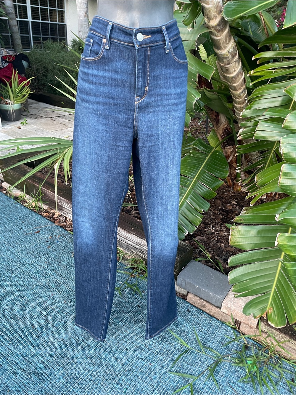 dark wash Levi’s straight jeans